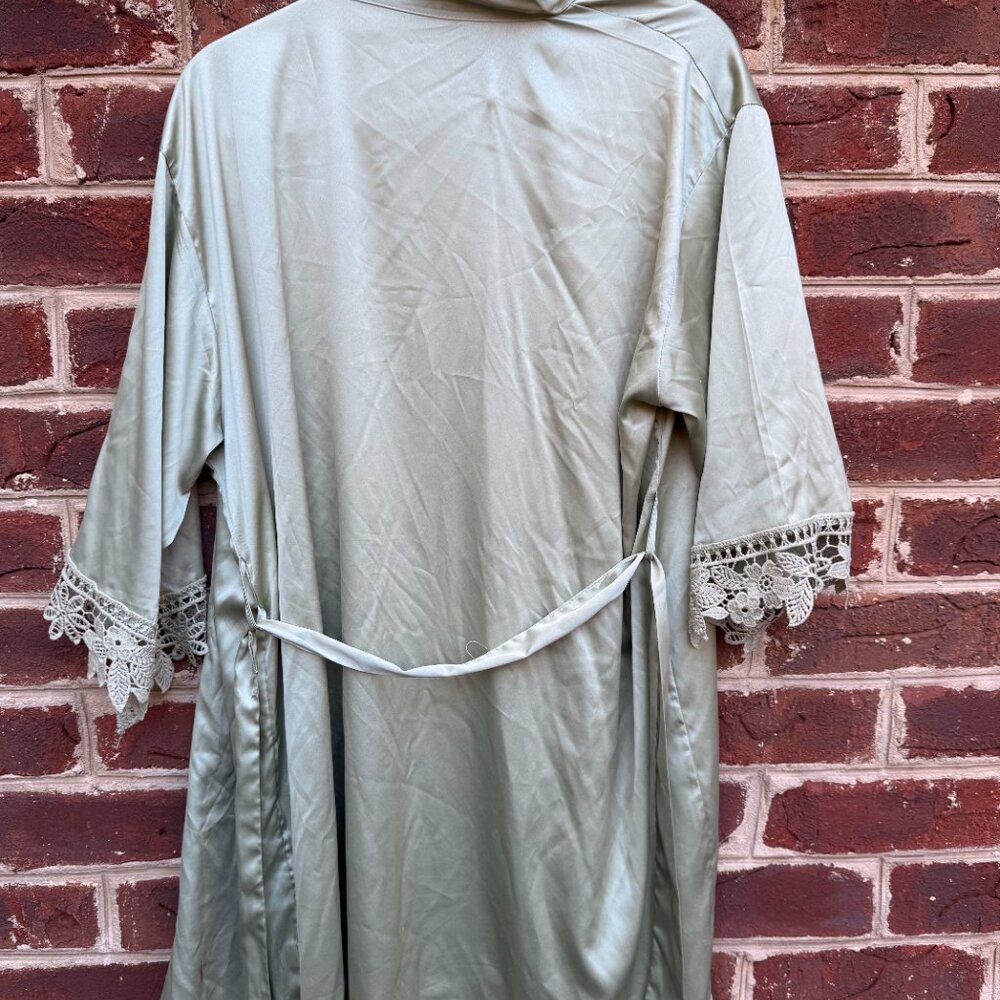Silk Green Lace Robe - Picture 2 of 3